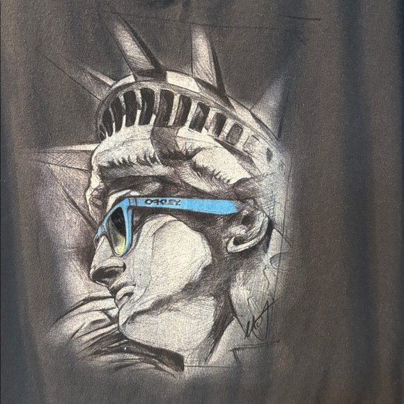 Oakley Gray Tee with Statue of Liberty Graphic - Picture 2 of 5
